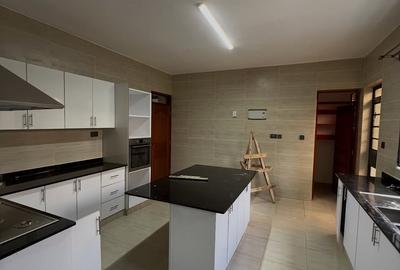6 Bed Townhouse with En Suite at Manyani East - 3