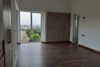 4 Bed Townhouse with En Suite in Lavington - 4