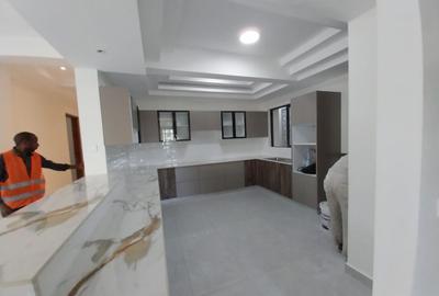 Serviced 2 Bed Apartment with En Suite at Links Road - 2