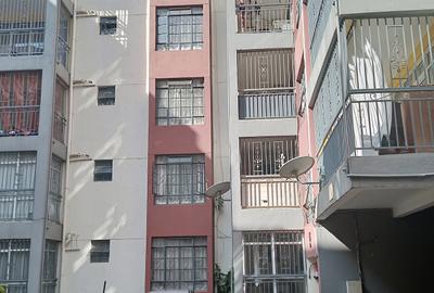 2 Bed Apartment with En Suite in Lavington - 2