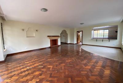 5 Bed Townhouse with En Suite at Lavington - 3