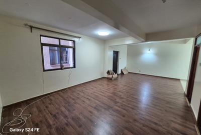 3 Bed Apartment with En Suite at Lavington - 4