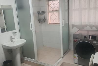 Serviced 1 Bed Apartment with En Suite at Upperhil - 3