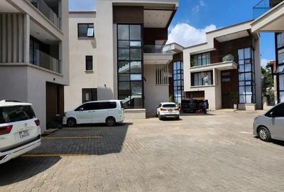 5 Bed Townhouse with En Suite in Lavington - 2