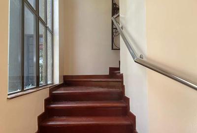 5 Bed Townhouse with En Suite at Lavington - 3