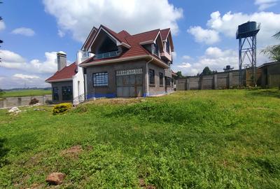 6 Bed House with En Suite in Cianda - 3