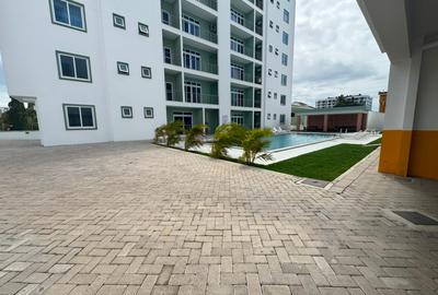 Serviced 2 Bed Apartment with En Suite at Links Road - 2