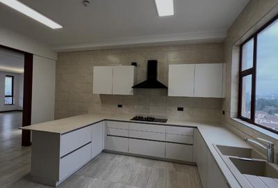 4 Bed Apartment with En Suite in Westlands Area - 3