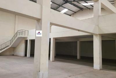 300,000 ft² Warehouse with Fibre Internet in Industrial Area - 4