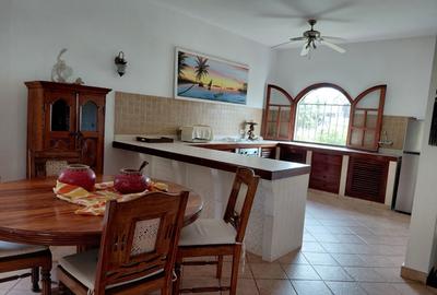 4 Bed House with En Suite at Watamu Beach - 4