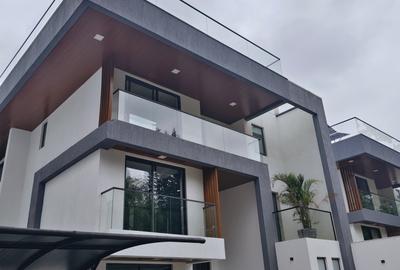 6 Bed Villa with En Suite in Lavington - 3