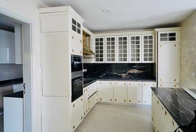 4 Bed Apartment with En Suite at 2026-510 - 4