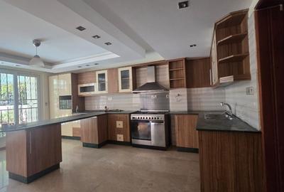 5 Bed Townhouse with En Suite at Convent Dr - 4