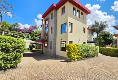 5 Bed Townhouse with En Suite at Lavington Green - 4