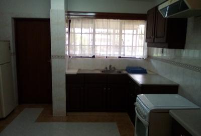 Serviced 2 Bed Apartment with En Suite at Valley Arcade - 3