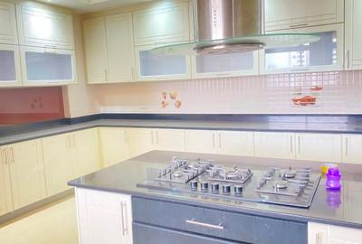 4 Bed Apartment with En Suite at Parklands - 2