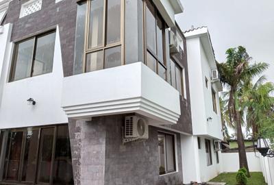 4 Bed Townhouse with Garden at Links Road - 2