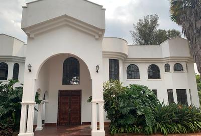 6 Bed House with En Suite in Kyuna