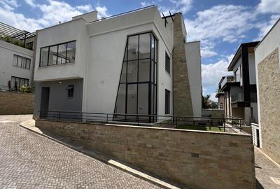 5 Bed Townhouse with En Suite in Lavington