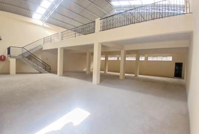 8,000 ft² Warehouse with Parking in Mlolongo - 3