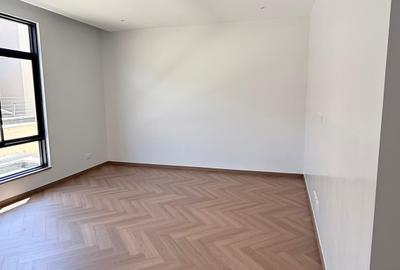 5 Bed Townhouse with En Suite in Lavington - 4