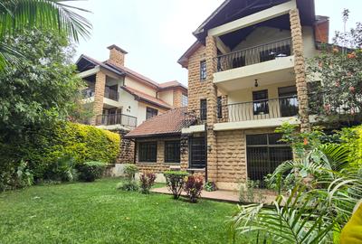 5 Bed Townhouse with En Suite at Lavington Green - 3
