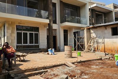 5 Bed Villa with En Suite in Lavington - 4