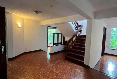 4 Bed Townhouse with En Suite in Gigiri - 4