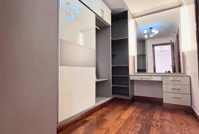 5 Bed Townhouse with En Suite in Karen - 4