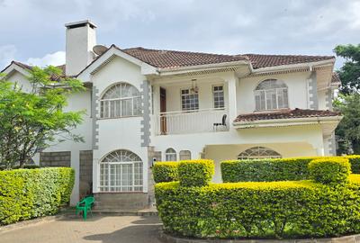 5 Bed Townhouse with En Suite at Off Convent Drive - 2