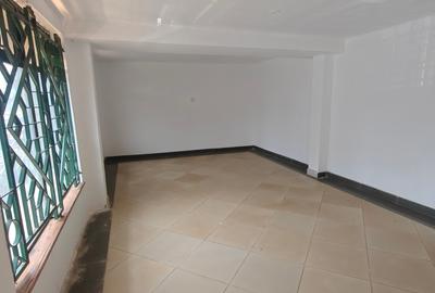 2,800 ft² Shop in Ruaka - 3