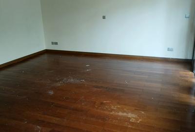 5 Bed Townhouse with En Suite in Lavington - 3