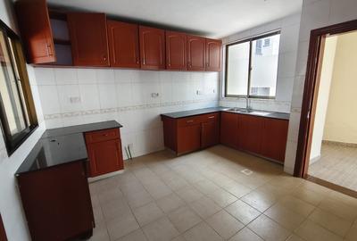 3 Bed Apartment with Parking in Kilimani