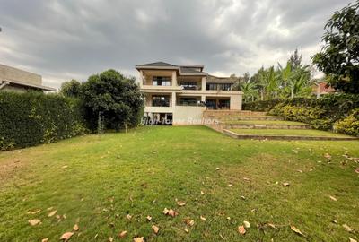 5 Bed House with En Suite at Kerarapon Drive