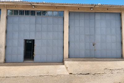 3,450 ft² Warehouse with Parking at Gitaru - 3