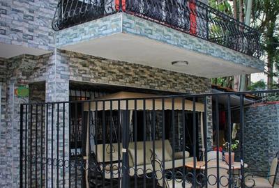 6 Bed Townhouse with En Suite at Brookside - 2