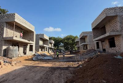 4 Bed Townhouse with En Suite at Greenwood Drive - 2
