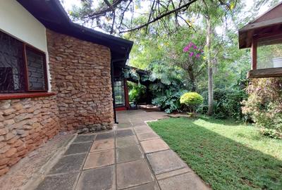 4 Bed House with En Suite at Lake View - 2