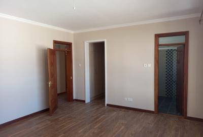 3 Bed Apartment with En Suite in Riverside - 4