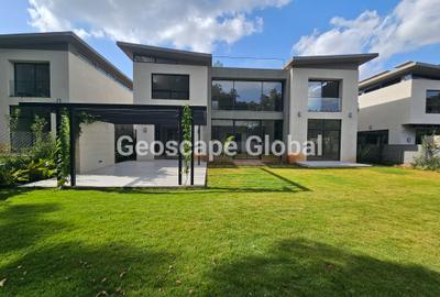 5 Bed House with En Suite in Runda - 4