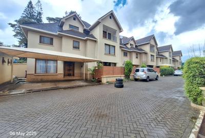 5 Bed Townhouse with En Suite at Lavington - 3