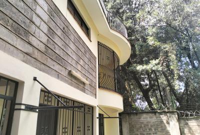 4 Bed Townhouse with En Suite in Brookside - 2