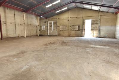 Warehouse with Parking in Industrial Area - 4