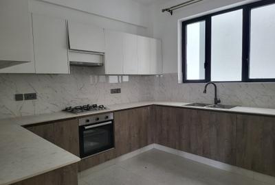 3 Bed Apartment with En Suite in Brookside - 2
