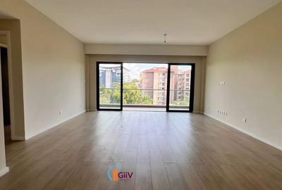 2 Bed Apartment with Swimming Pool in Riverside - 4