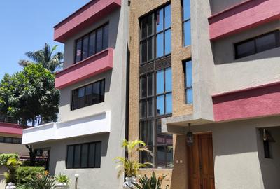 5 Bed Townhouse with En Suite in Lavington - 2