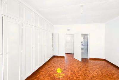 5 Bed House with En Suite in Kitisuru - 3