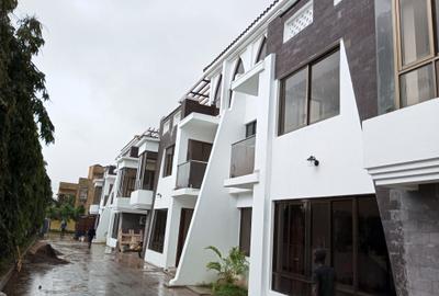 4 Bed Townhouse with Garden at Links Road - 3