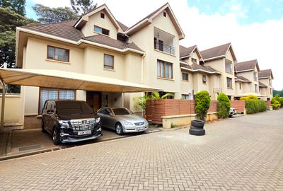 5 Bed Townhouse with En Suite at Lavington Green - 3