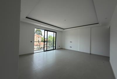 3 Bed Apartment with En Suite in Brookside - 3